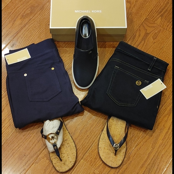 In the NAVY! Michael Kors Summer slimming elegance - Picture 1 of 6